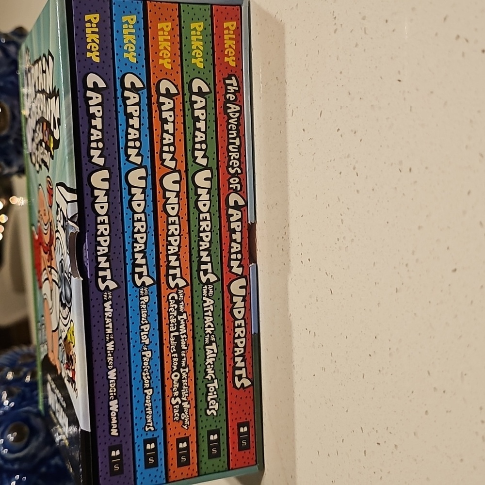 Captain Underpants Colossal Color Collection Excellent Condition. Ret $9.99ea - Picture 3 of 3